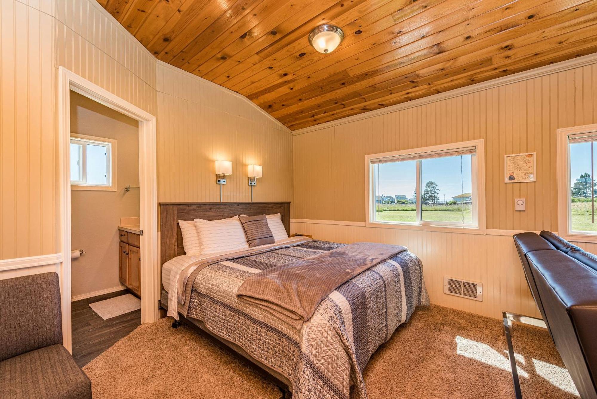 Juan De Fuca Waterfront Hotel & Cottages سيكيم المظهر الخارجي الصورة