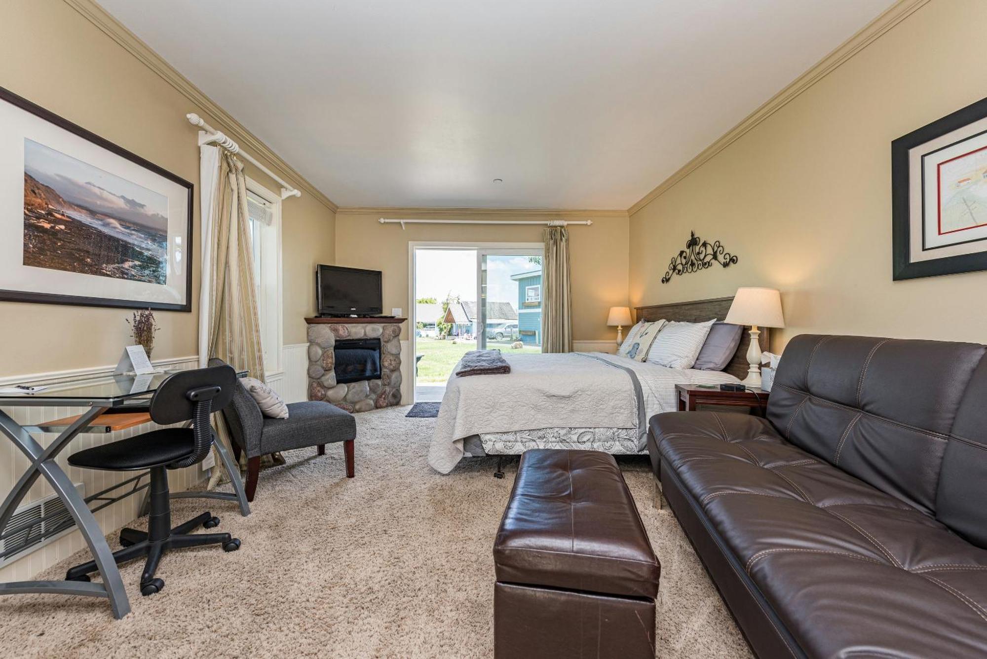 Juan De Fuca Waterfront Hotel & Cottages سيكيم المظهر الخارجي الصورة