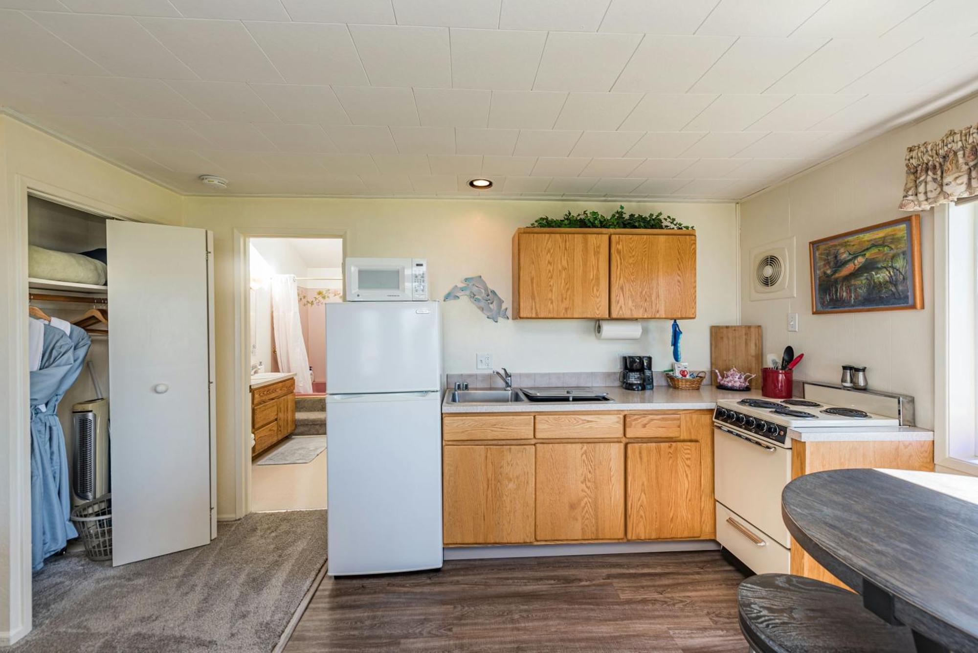 Juan De Fuca Waterfront Hotel & Cottages سيكيم المظهر الخارجي الصورة