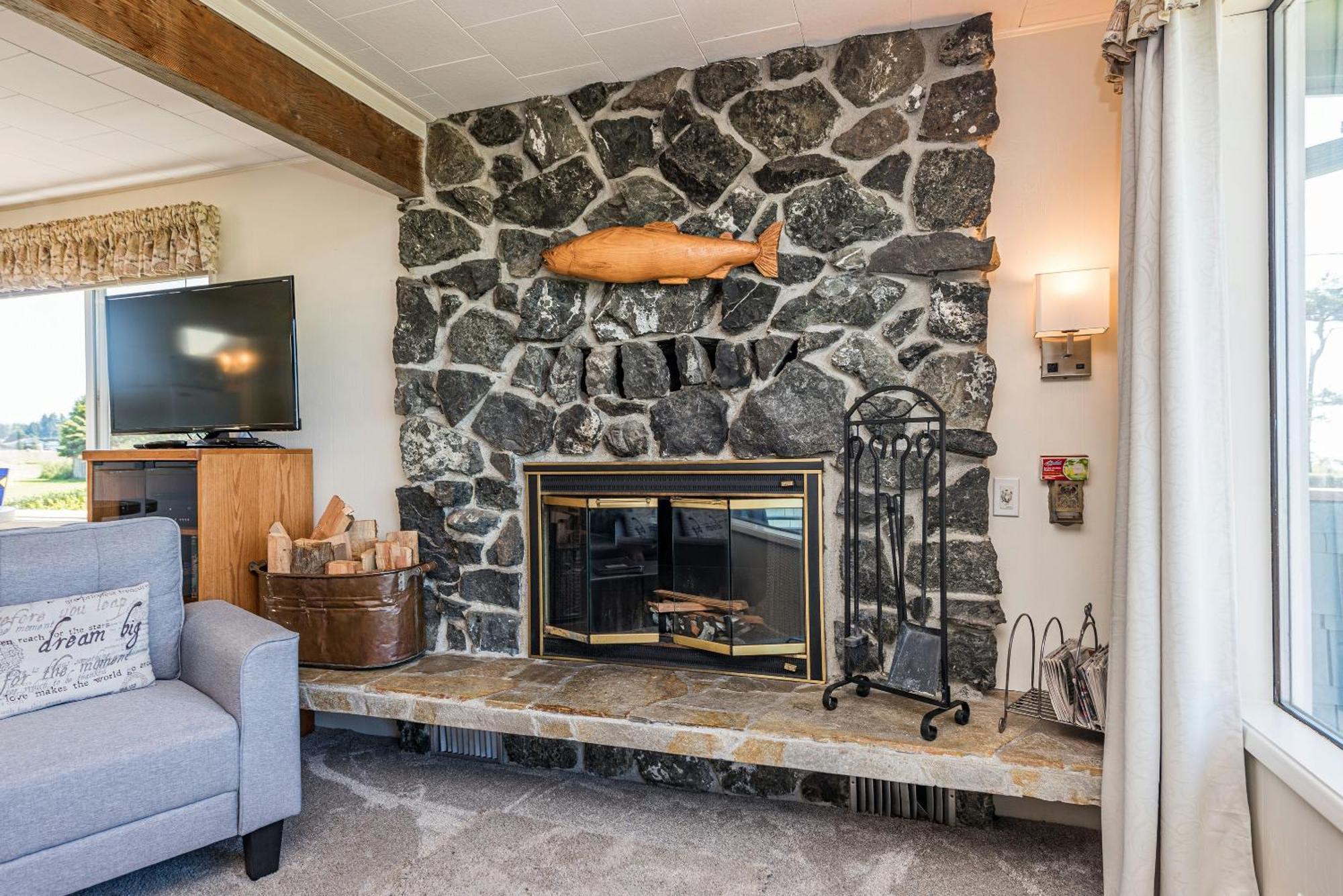 Juan De Fuca Waterfront Hotel & Cottages سيكيم المظهر الخارجي الصورة