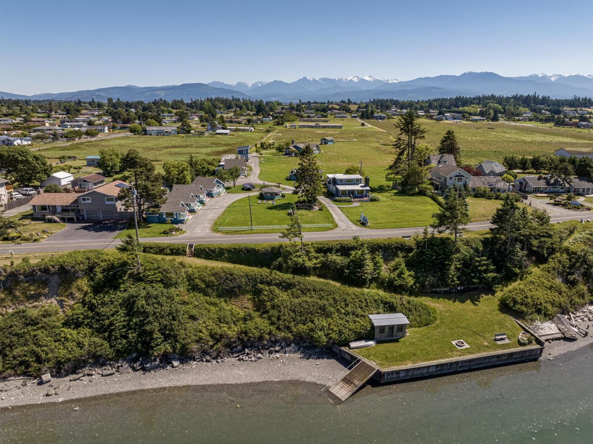 Juan De Fuca Waterfront Hotel & Cottages سيكيم المظهر الخارجي الصورة