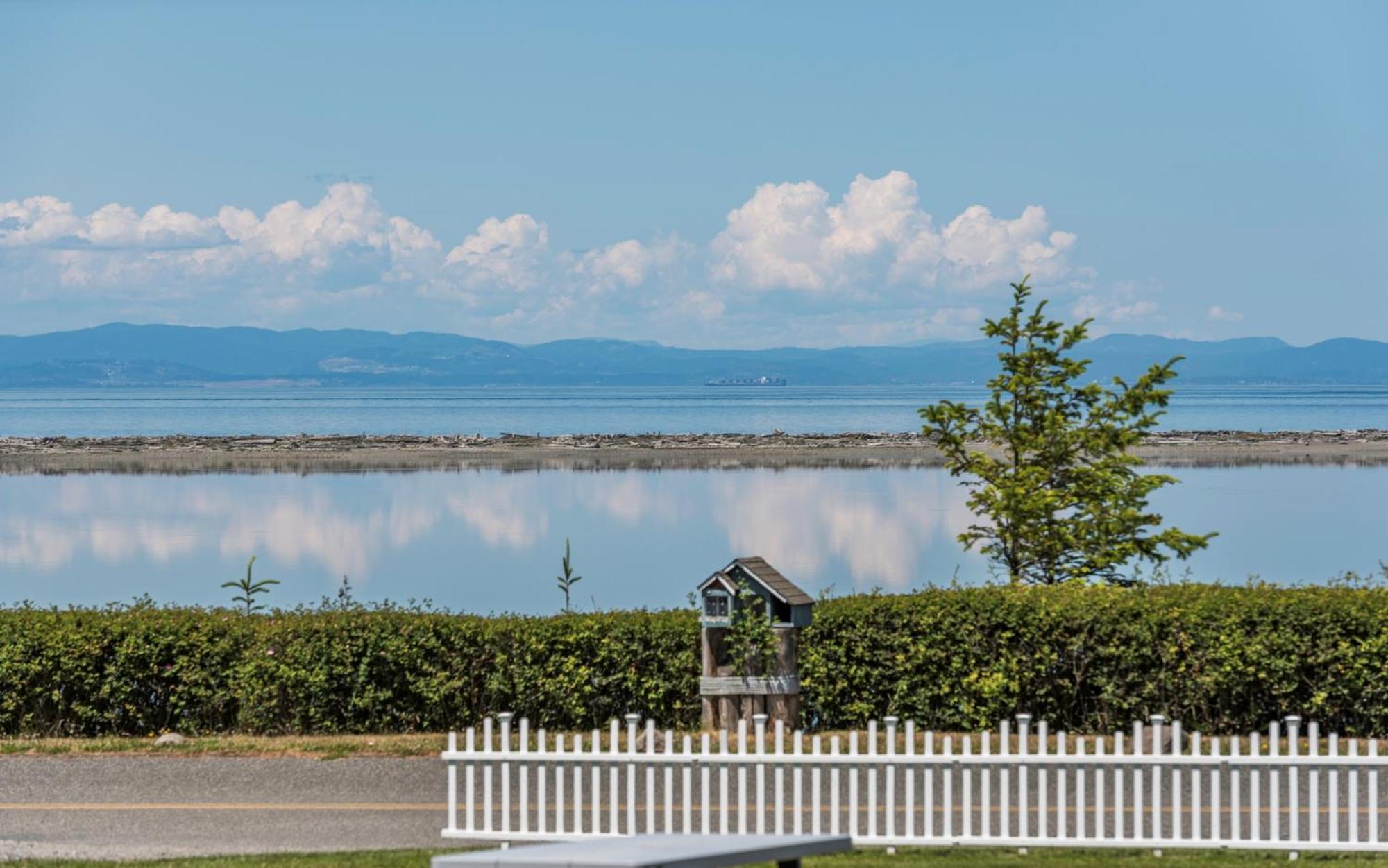 Juan De Fuca Waterfront Hotel & Cottages سيكيم المظهر الخارجي الصورة