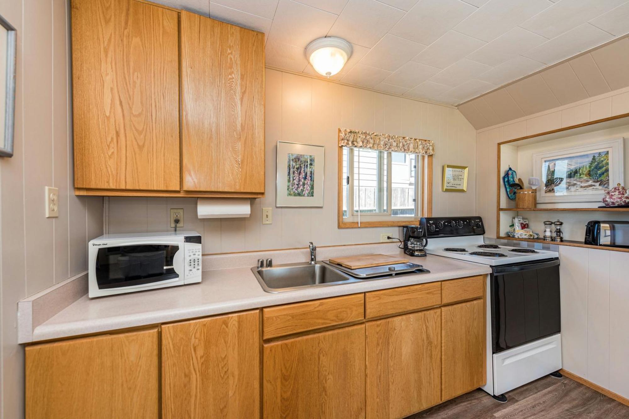 Juan De Fuca Waterfront Hotel & Cottages سيكيم المظهر الخارجي الصورة